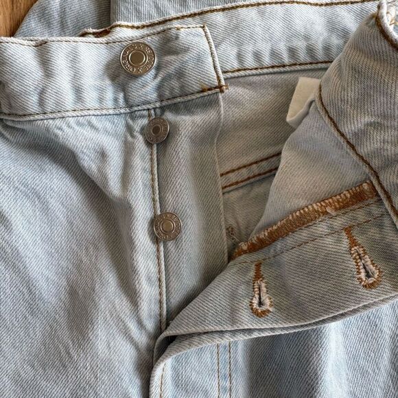 Re Done 90s High Rise Loose Bleach Distressed Jeans Size 32 Light Blue Denim - Picture 9 of 12